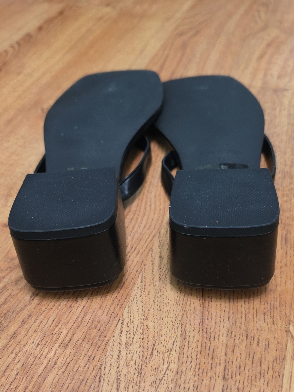 Steve Madden Black Square Toe Thong Sandals Size 11 - Picture 9 of 10